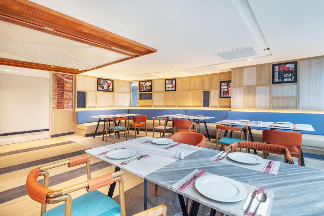 Best Western Click Sathorn 11 Bangkok Buitenkant foto